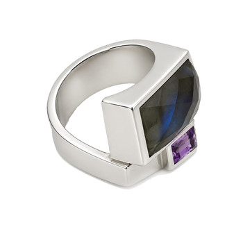 Labradorite and Amethyst sterling silver ring side view. 