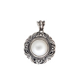 Pearl sterling silver pendant. 