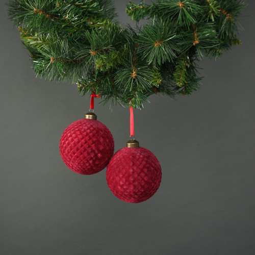 Neeve 10cm Glass Red Velvet Quilted Bauble (Set of 4) Neeve 10cm Glass Red Velvet Quilted Bauble (Set of 4)
