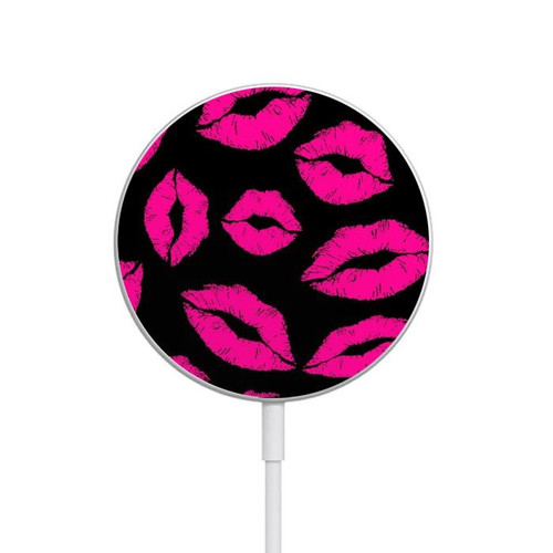 S2933 Pink Lips Kisses on Black Magnetisches kabelloses Ladepad mit MagSafe 15W für iPhone 16 15 14 13 12