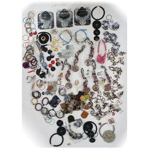 Assorted jewelry - 9