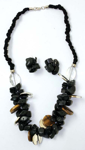 Wooden Cluster Necklace Set : Black