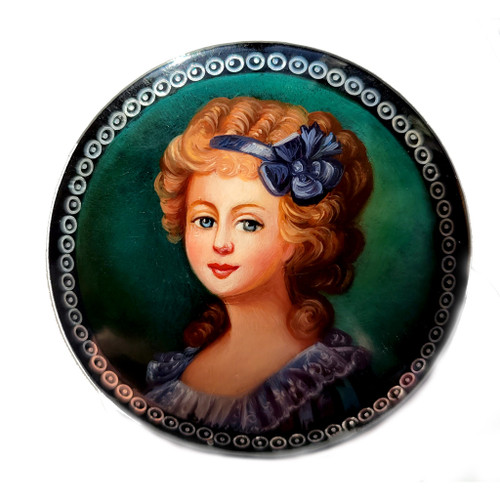 Young Maid of Honor Lacquer Pin
