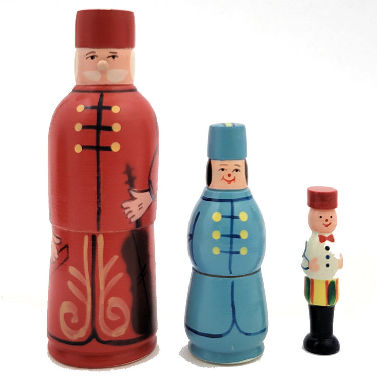 Man from Kielce.  This set represents a musician and his family. Vintage Polish nesting doll from the 1980s. A few decades ago, Polish artisans produced nesting dolls that were exported to the US, as well as elsewhere.
