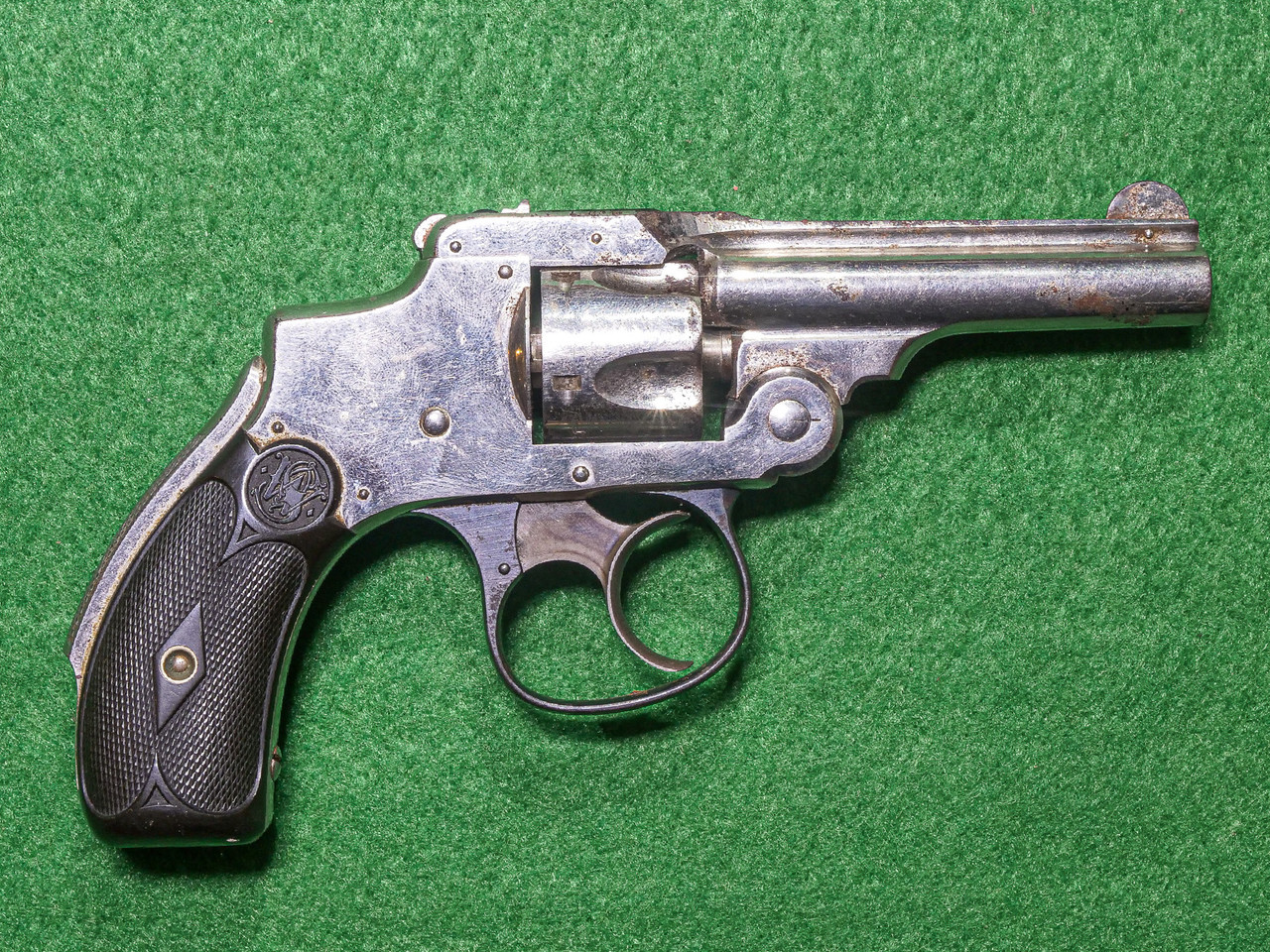 Smith & Wesson - Safety Hammerless, Nickel Finish, .32 S&W. 3