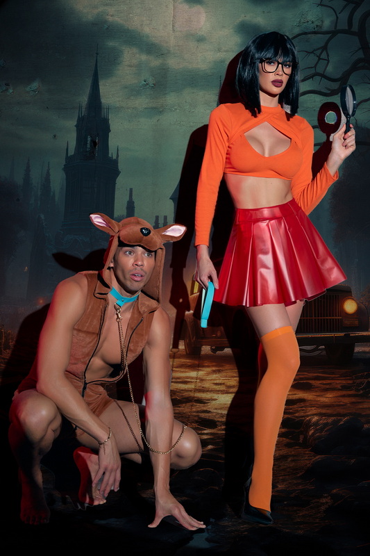 Mystery Solving Babe Halloween Costume image 5