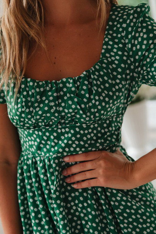 Green Vintage Puff Sleeve Dress image 4