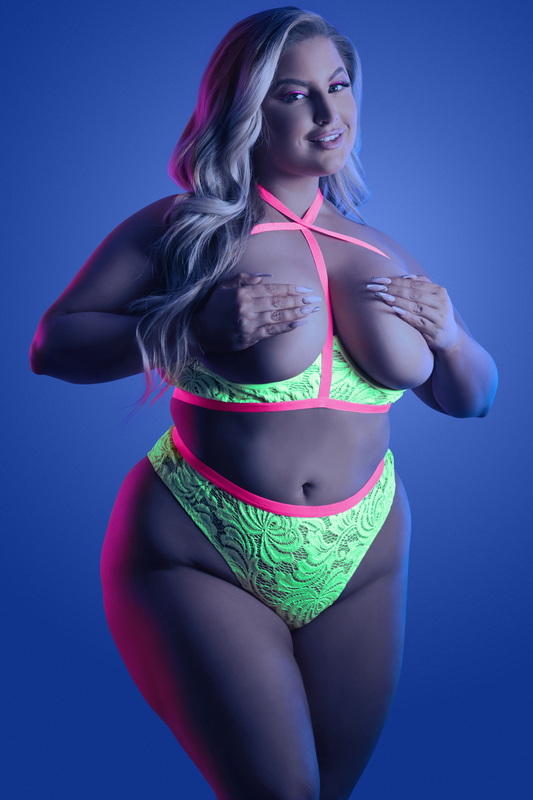 Plus Size Persuasive Green UV Reactive Lace Lingerie Bra Set