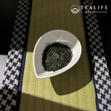 Gyokuro Ume-jirushi tea by Taniguchien leaves