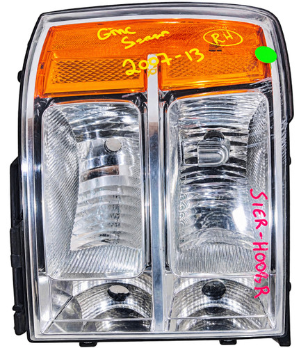 GMC Sierra right/passenger-side rear tail light assembly