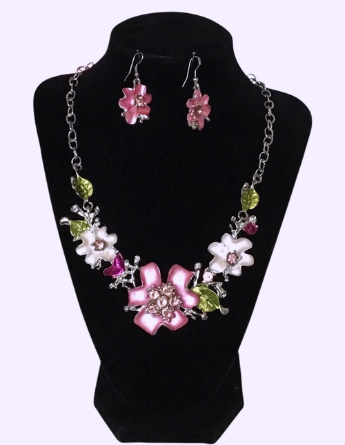 2970 A- Floral Statement Necklace*