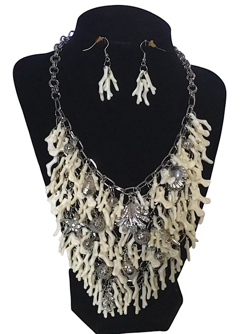 2975 A-Coral resin necklace*