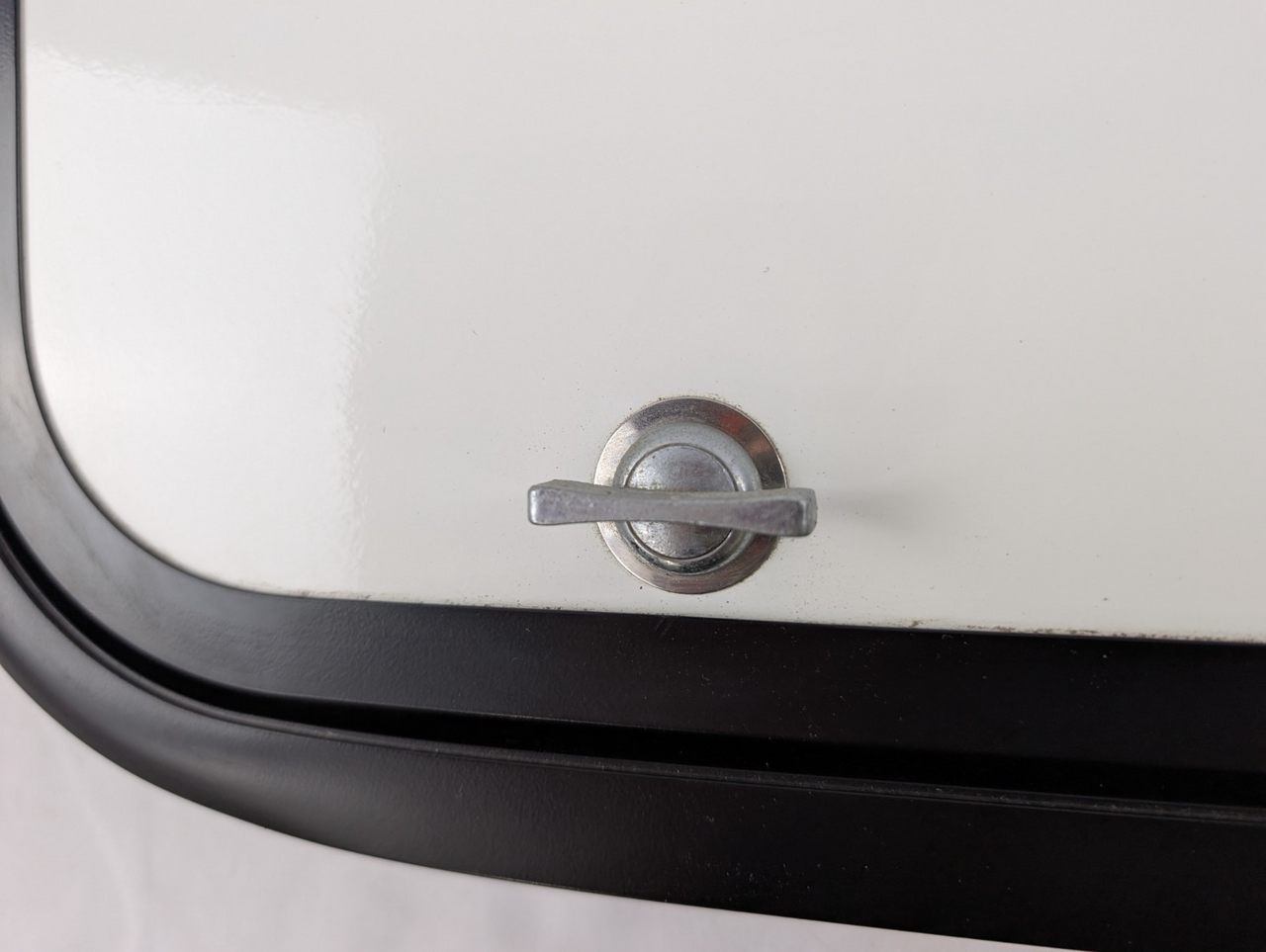 Challenger 20" x 11" RV Baggage Cargo Compartment Access Door Hatch Camper