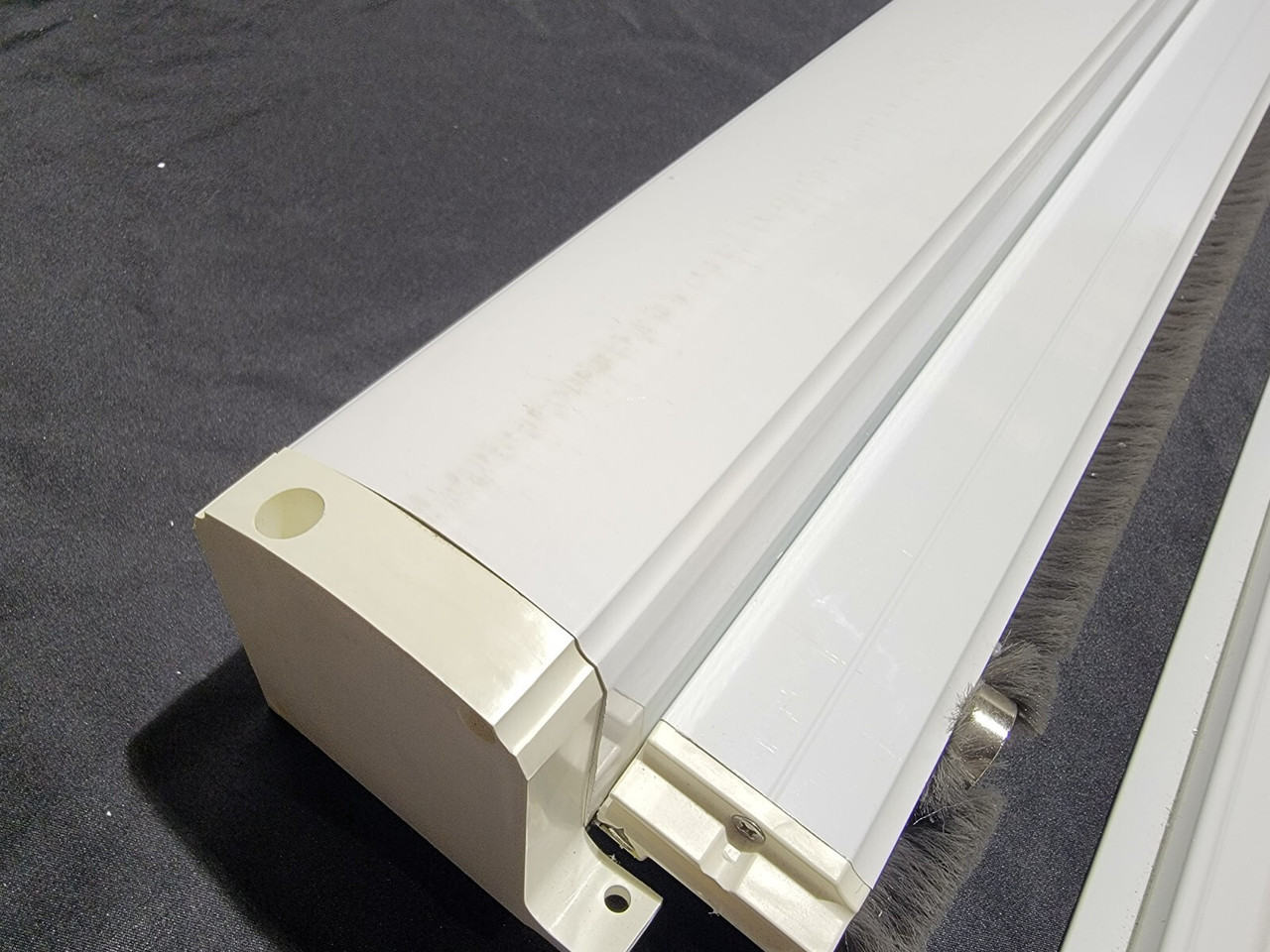 Stoett SportScreen Pull Down Retractable Toy Hauler Screen RV Camper 92.5-95"