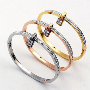Style: Gold - Love Locked Bracelet With A Charm K290-14091993579555