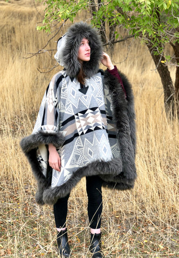 Diamond Ridge Riding Poncho | Pendleton® Wool | Hooded Reversible