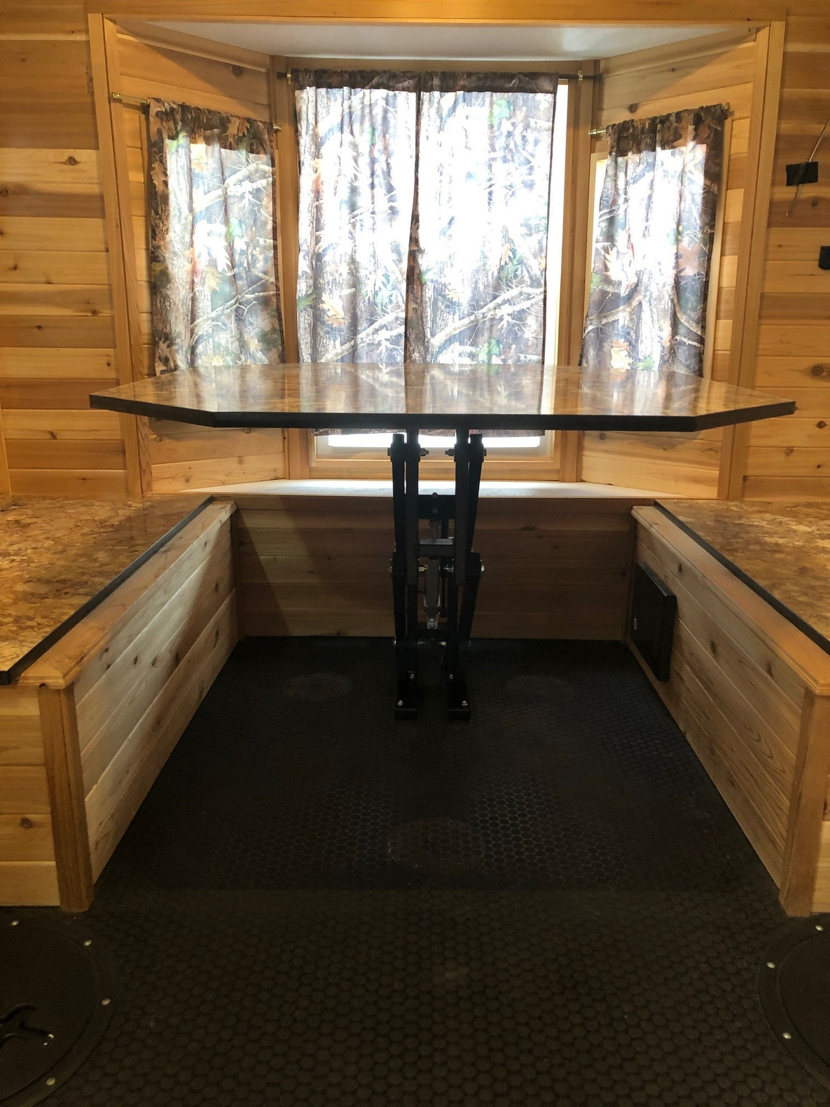 Castle Winch Manual Table Lift