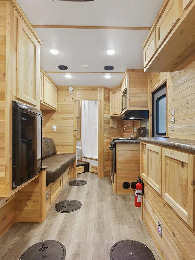 Ice Castle 18 Hybrid RV Extreme