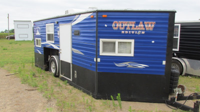 2017 17V Outlaw Edition Ice Castle