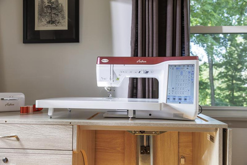 LIFESTYLE PICTURE OF THE ANTHEM