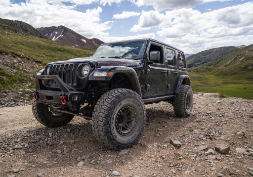 18-20 Jeep JL 4DR 2.5in Suspension Lift Kit w/Shadow Series Shocks - Superlift Suspension