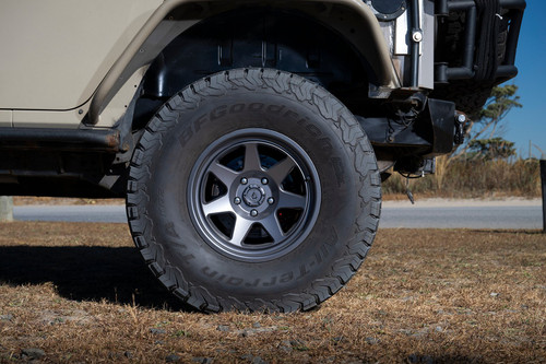 17x85 6x5.5 Ridge Gunmetal - Arena Wheel