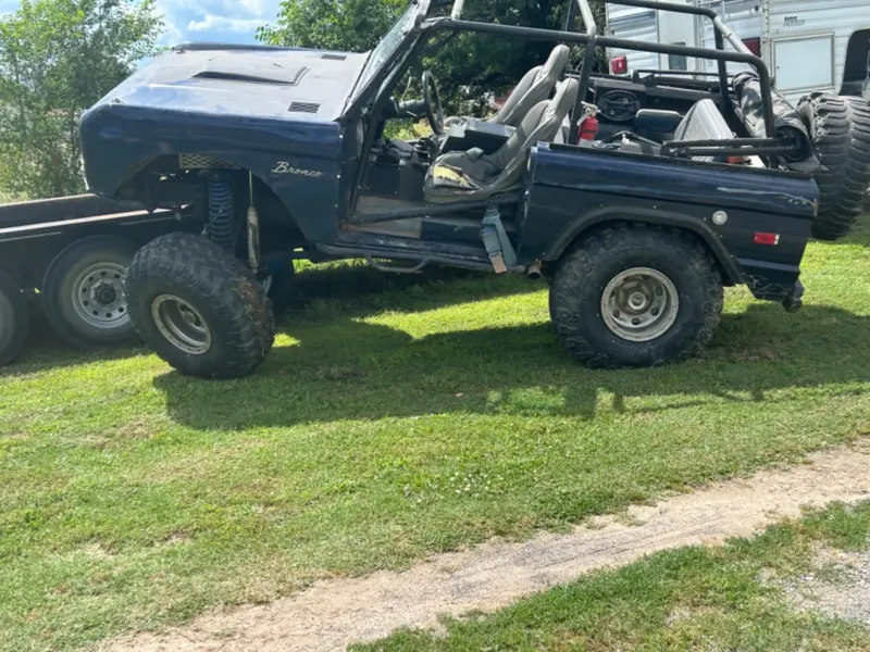 1974 Bronco, 5.5 inch lift, 37x14x15 IROK bias-ply