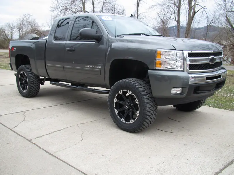 2011 Silverado 1500, 7.5 inch Rough Country, 35x12.50R20 on 20x9 Dick Cepek Torque
