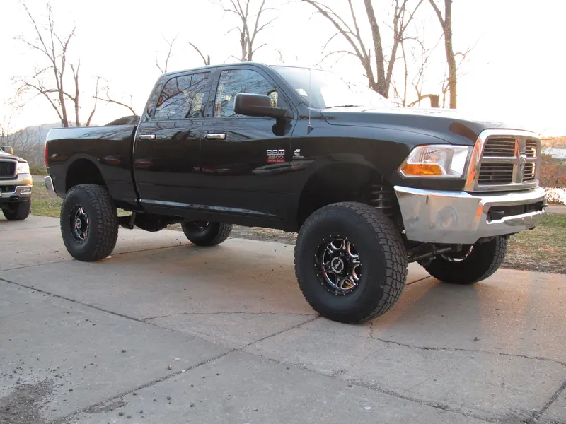 2011 Ram 2500, 5 inch Rough Country, 37x12.50R17 on 17x9 V-Tec Rage