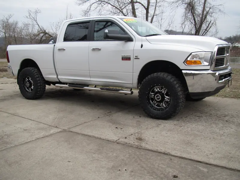 2012 Ram 3500, 2 inch level, 35x12.50R18 on 18x9 V-Tec Rage