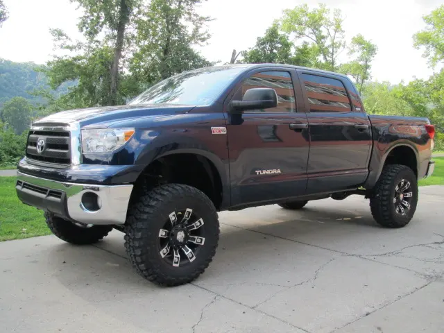 2011 Tacoma, 6 inch Rough Country, 35x12.50R18 on Pro Comp Metal Mulisha