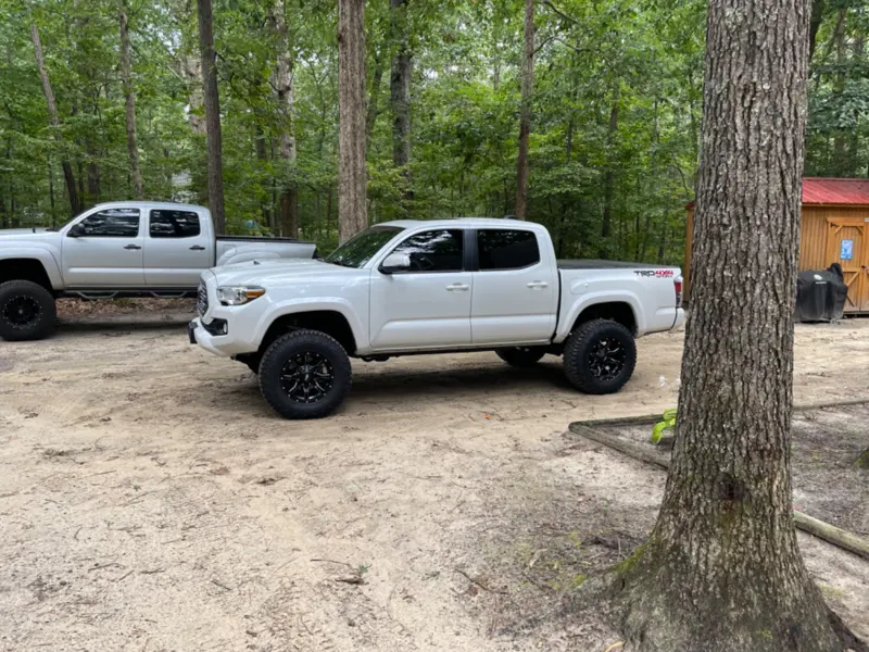 2021 Tacoma 4x4, 3.5 inch Rough Country bolt-on lift with Vertex coilovers