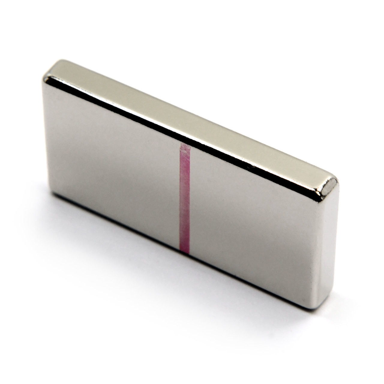 Side view of N45 Rectangular Neodymium Magnet showcasing thickness and dimensions