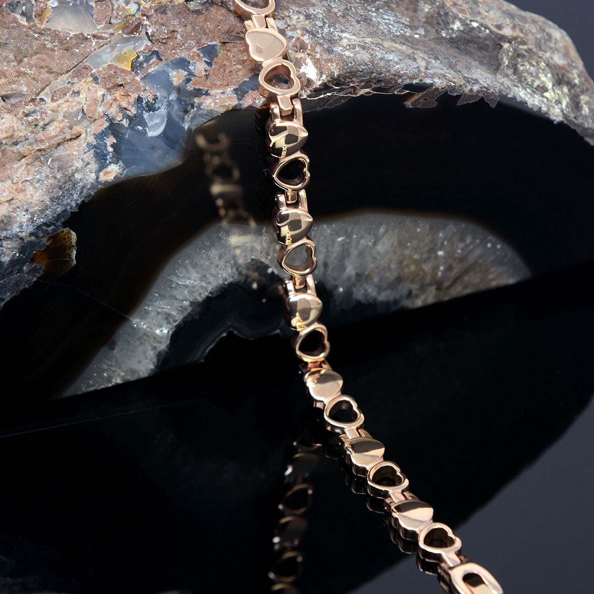 <img src=" womens  gold color magnet bracelet .png" alt="casual magnetic therapy jewelry  top view Magnetic  bracelet Jewelry Quad-Element Titanium Rose Gold  B185QM">