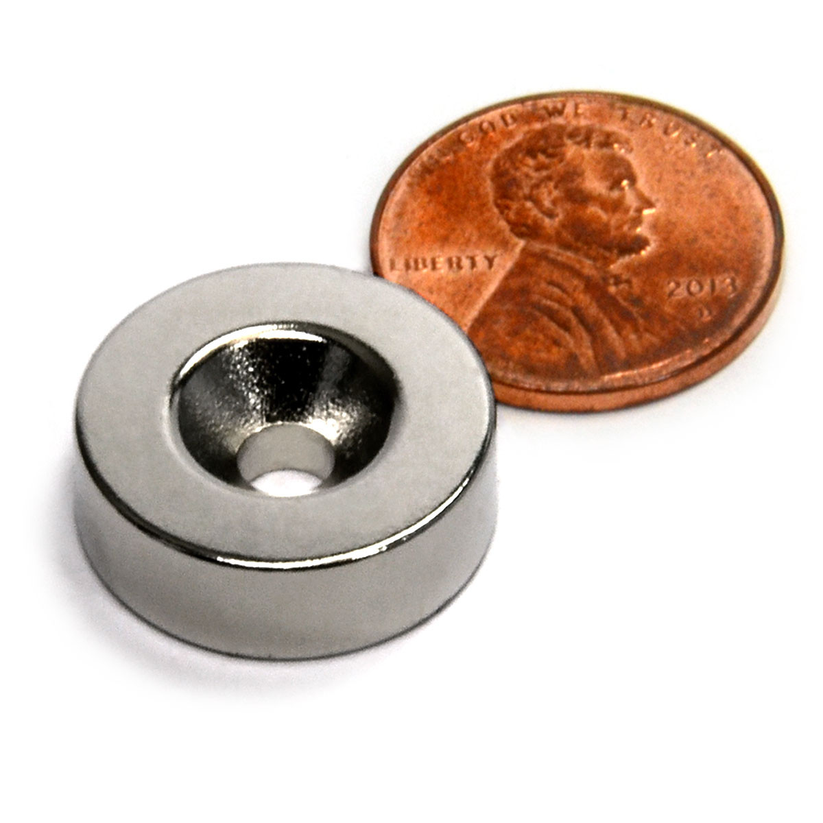 N45 neodymium disc magnet with countersunk hole, 3/4 inch diameter, 1/4 inch thick