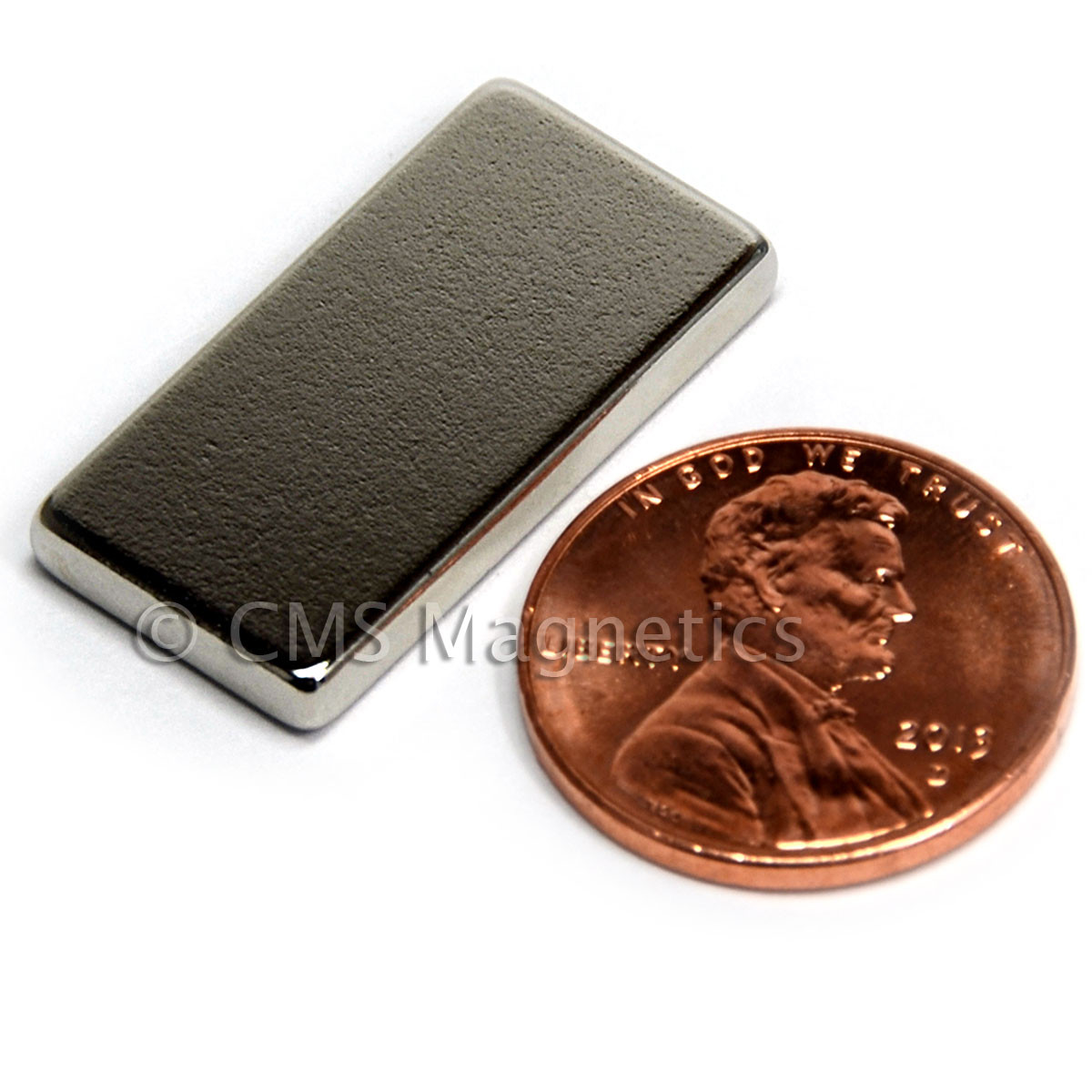 Compact N45 block magnet for secure holding