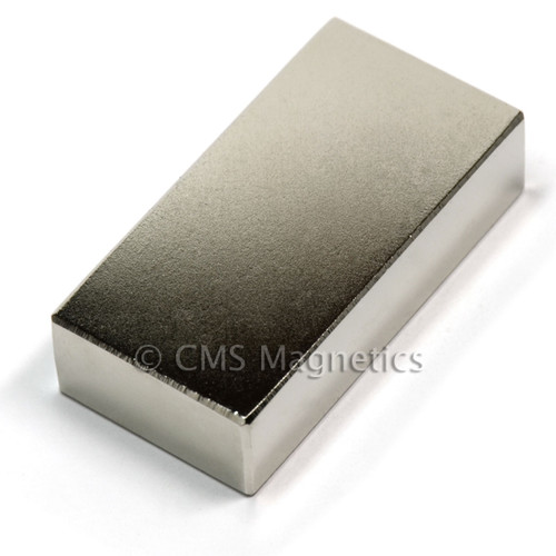 Top view of N42 neodymium rare earth block magnet 2"x1"x1/2" showing thru-thickness magnetization and NiCuNi plating, 71 lbs pull for wind turbines and industrial use