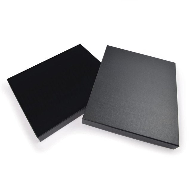 A black gift box with a textured finish, featuring a smooth lid and a sleek design, with a logo on the surface.