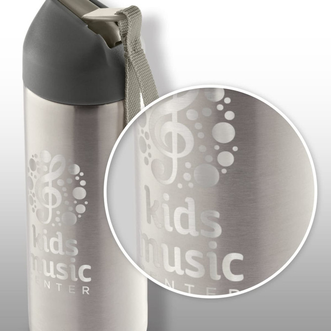 A drink bottle in metallic silver with a grey lid and a logo. Features a sleek, modern design.