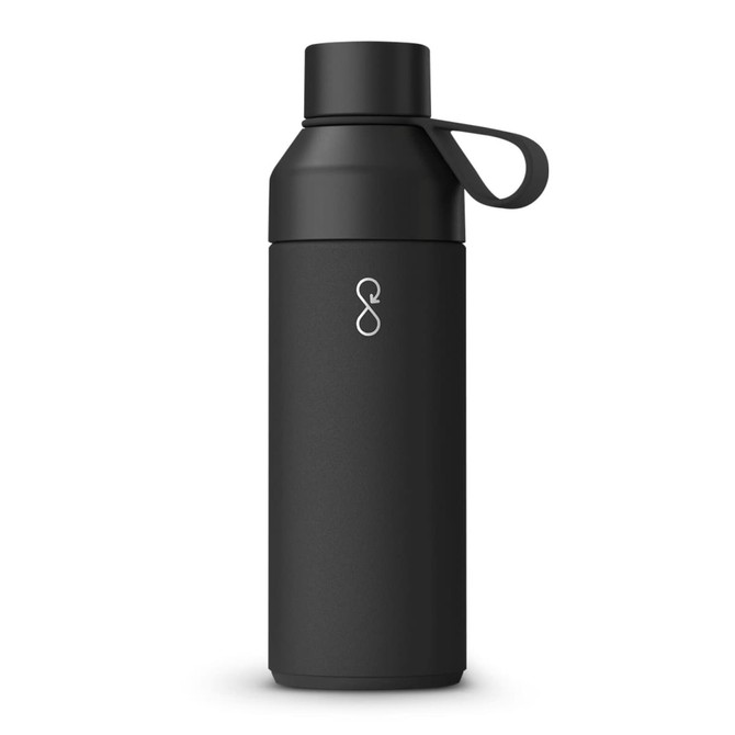 A drink bottle in matte black with a convenient handle and a logo on the front.