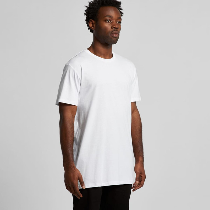 A man wears a plain white t-shirt with short sleeves, featuring a logo. The tee is designed for a relaxed fit.