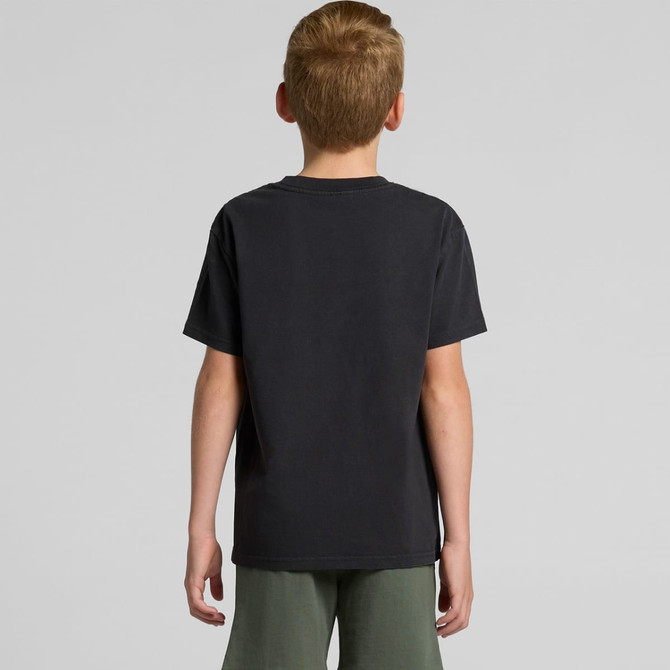 A youth heavy faded tee in dark grey, displayed on a child from the back. The shirt features a simple design and has a logo.
