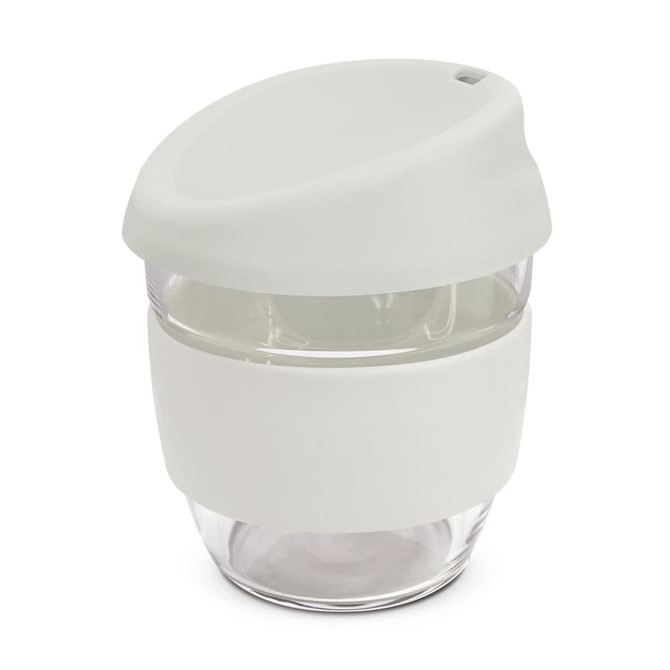 A drink bottle made of borosilicate glass, featuring a light grey silicone sleeve and lid. It has a sleek design.