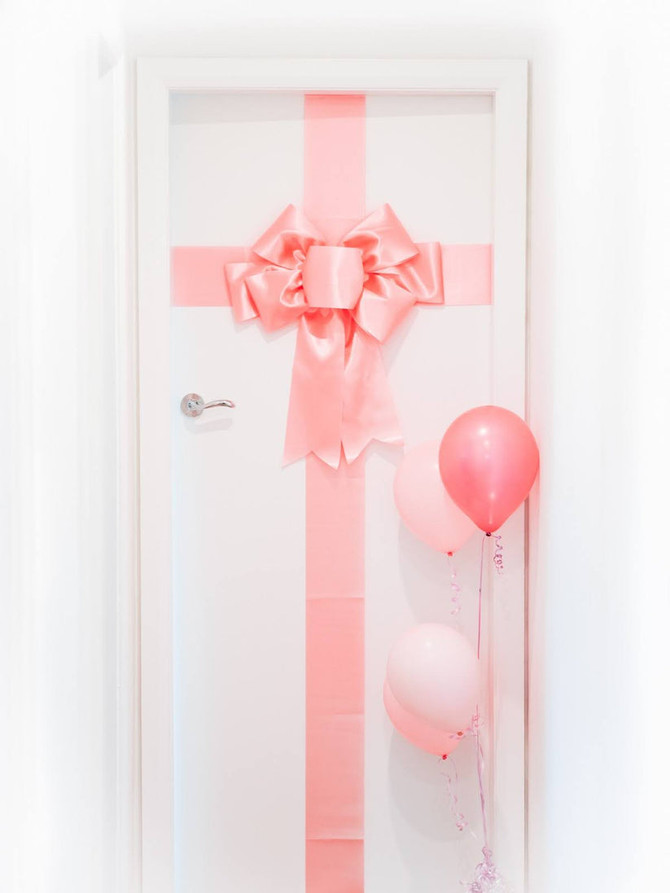 Satin Settlement Door Bow