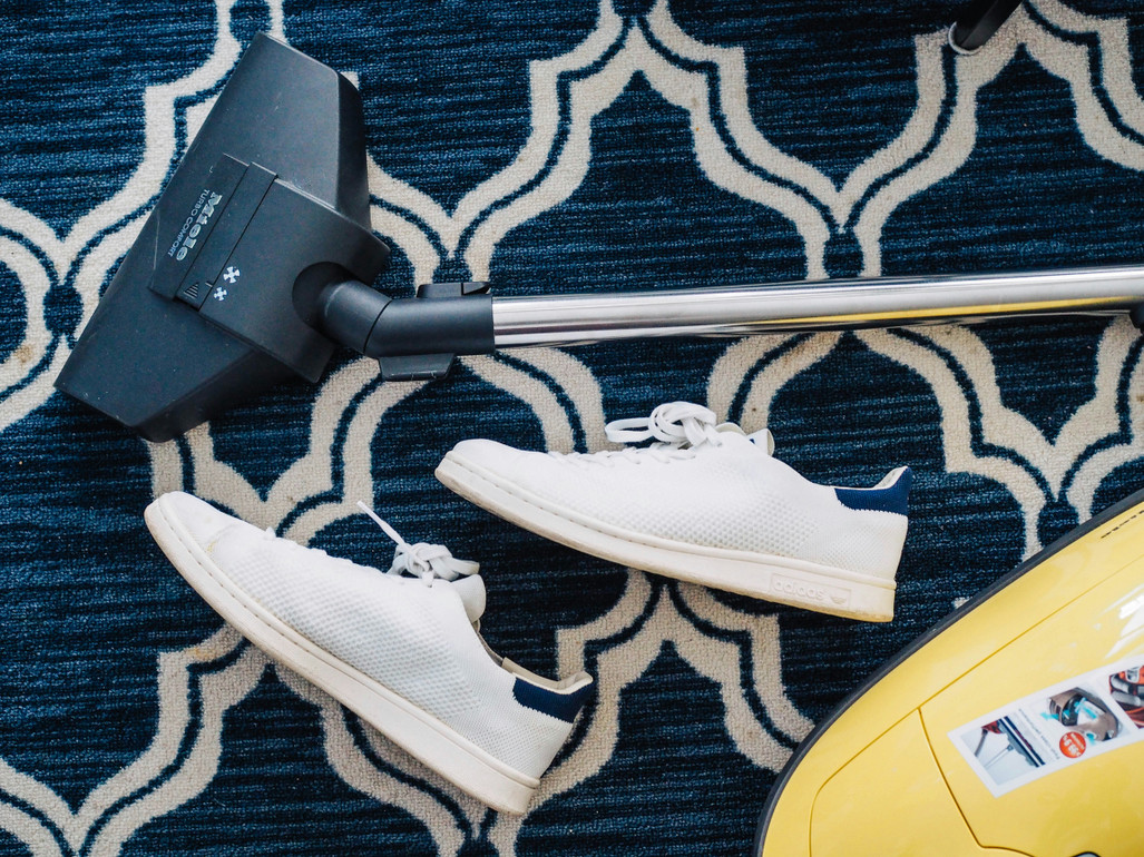 Pet Odor Eliminator for Carpets: How to Freshen Rugs, Upholstery & Pet Areas