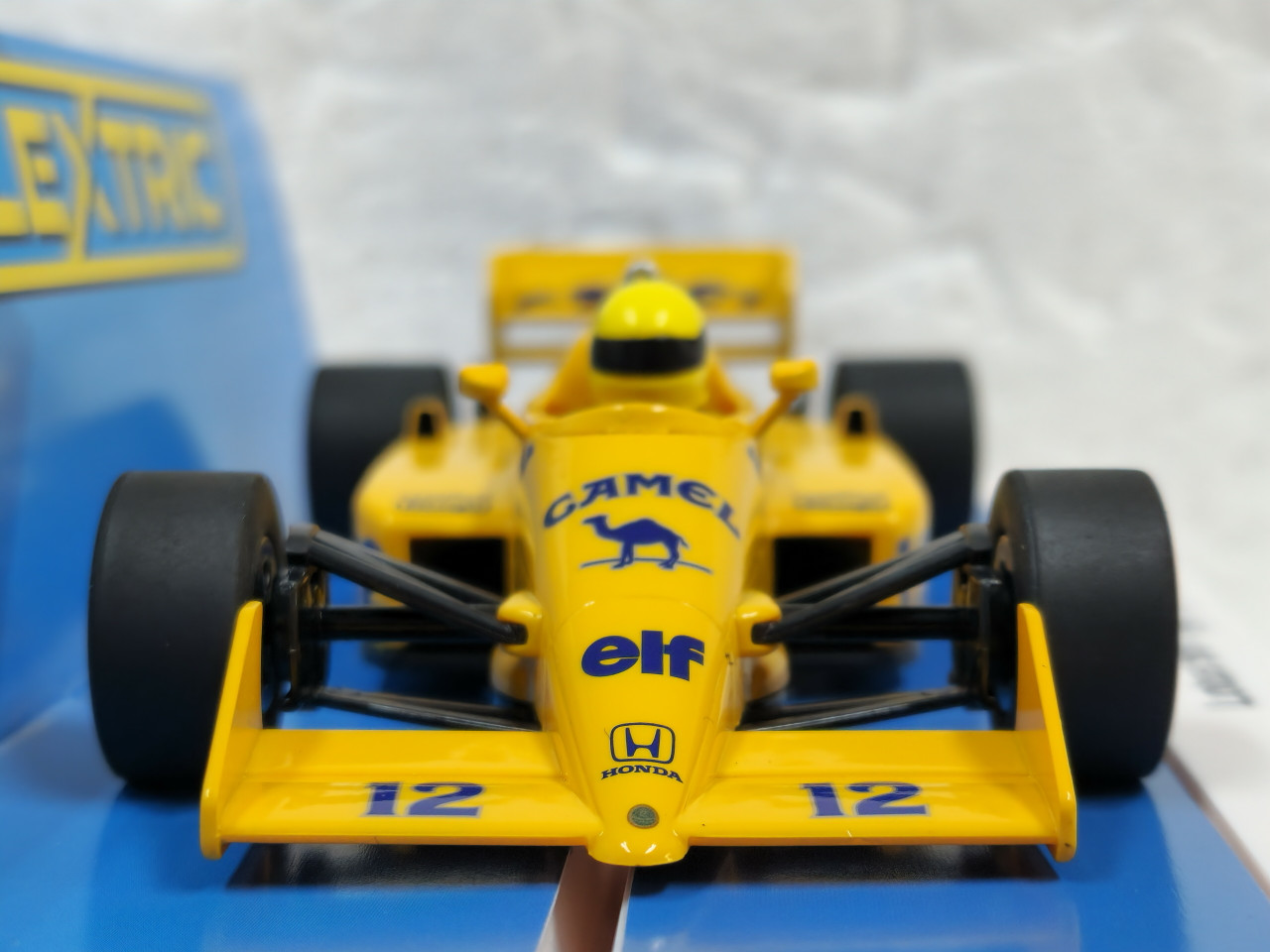 Scalextric C4251 Lotus 99T - Monaco GP 1987 - Ayrton Senna, Jaune/Bleu