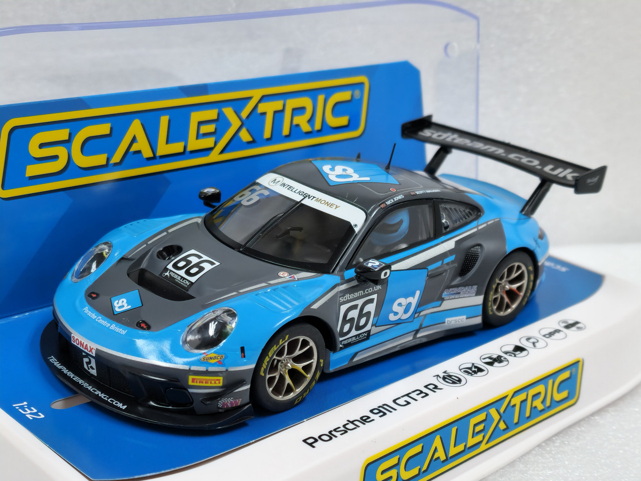 Scalextric Circuit Compact 1:43 avec 2 Voitures et Télécommandes