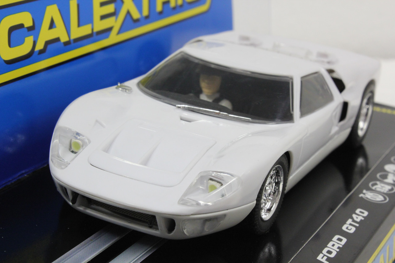 C2473 Scalextric Ford GT40 MkII Plain White 1:32 Slot Car - Great