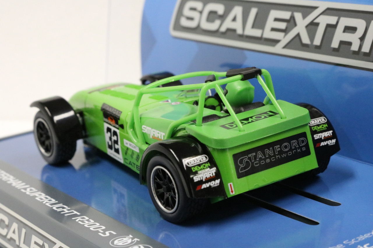 C3871 Scalextric Caterham Superlight R300-S Lee Wiggins 1:32