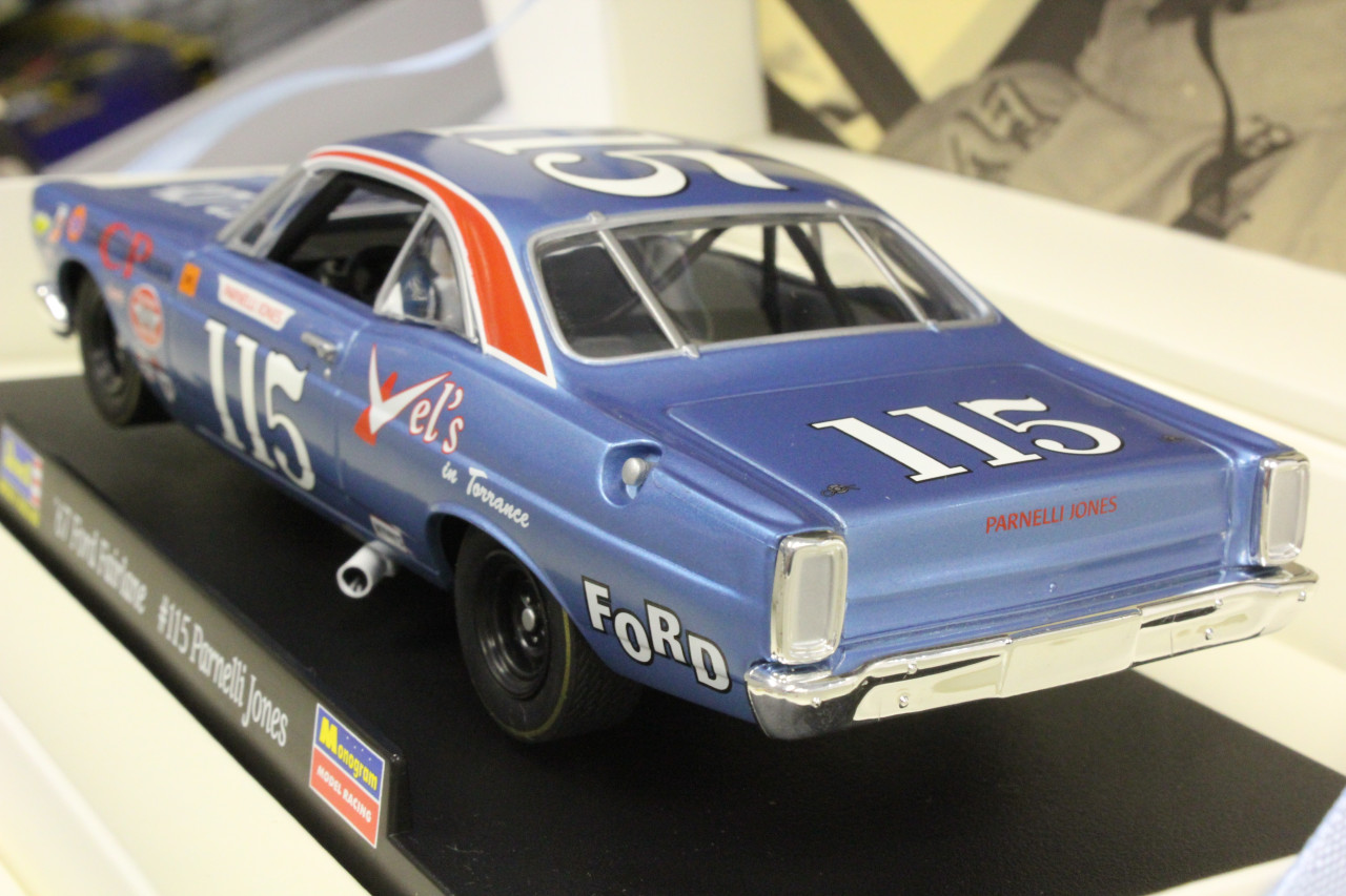 4831 Revell/Monogram 1967 Ford NASCAR Parnelli Jones 1:32 Slot Car